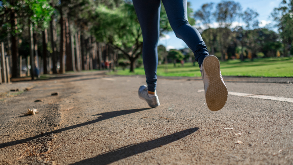 Middle-distance running workouts for endurance and speed